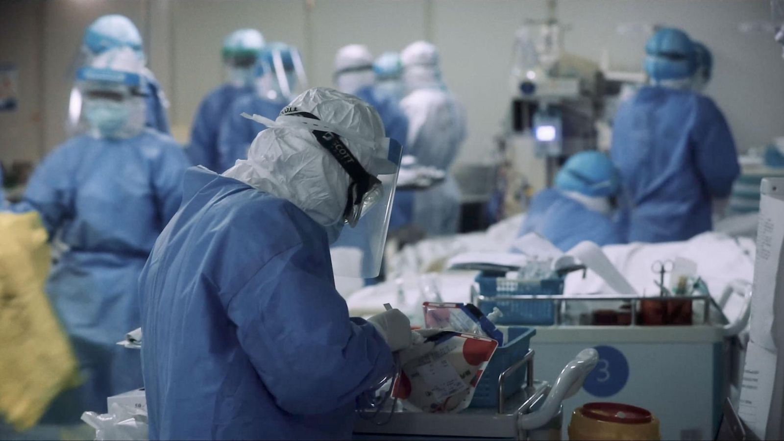 Una escena de ‘Wuhan Zona Cero’ con imágenes en el interior de un hospital de Wuhan.