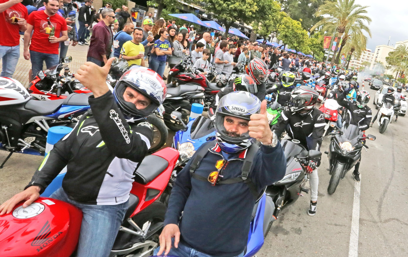 Un grupo de moteros este pasado fin de semana en la avenida Álvaro Domecq.