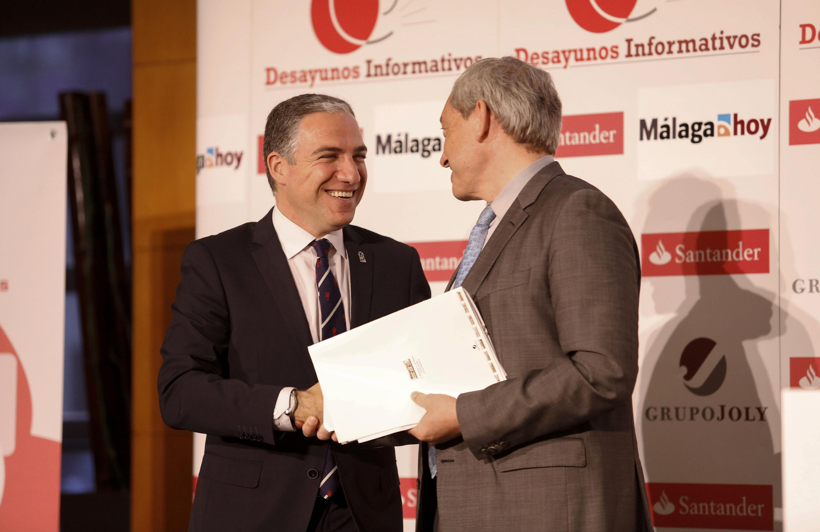 Las imágenes del foro joly con Elías Bendodo