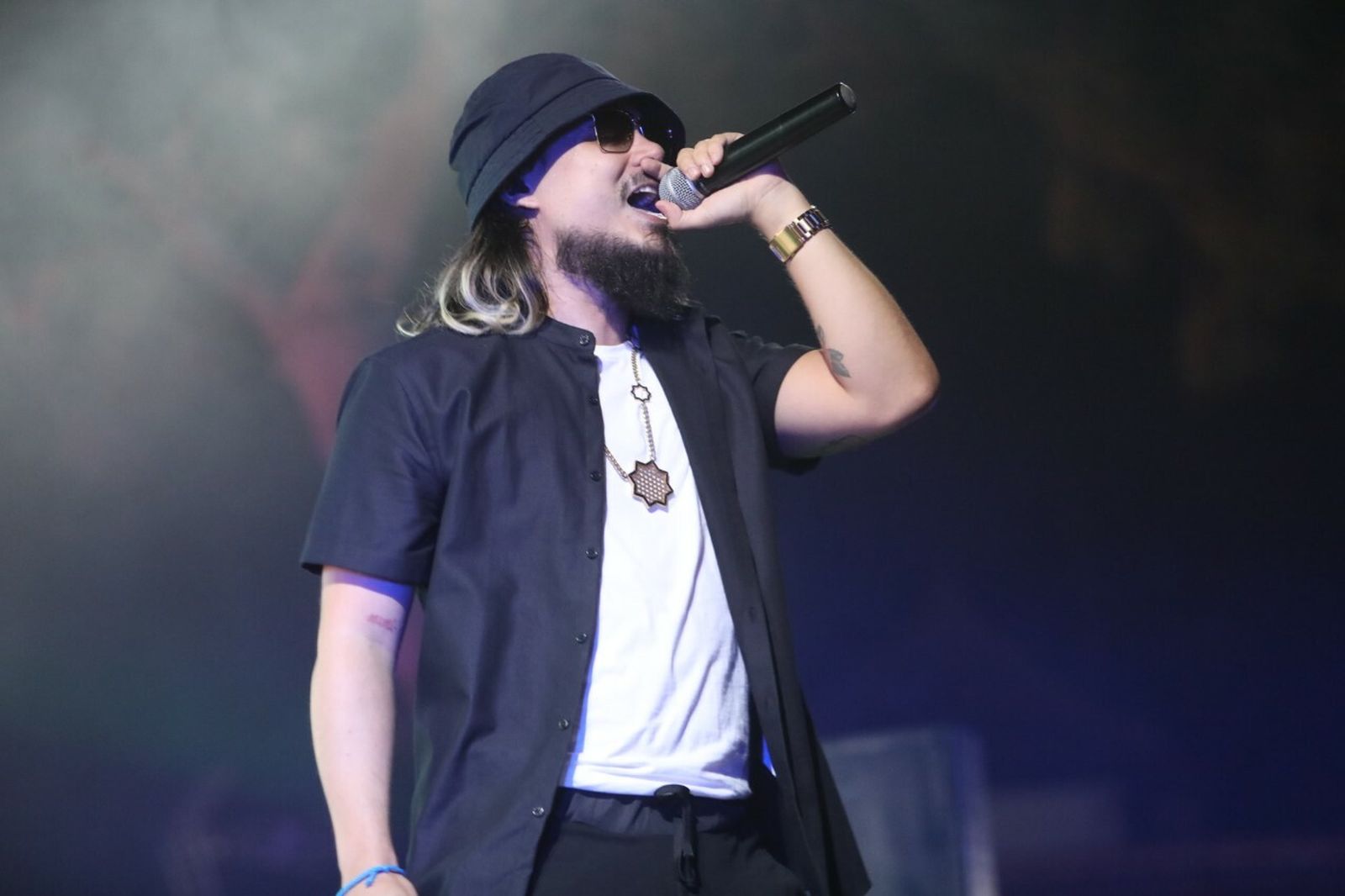 Actuación del rapero Dellafuente en Sancti Petri