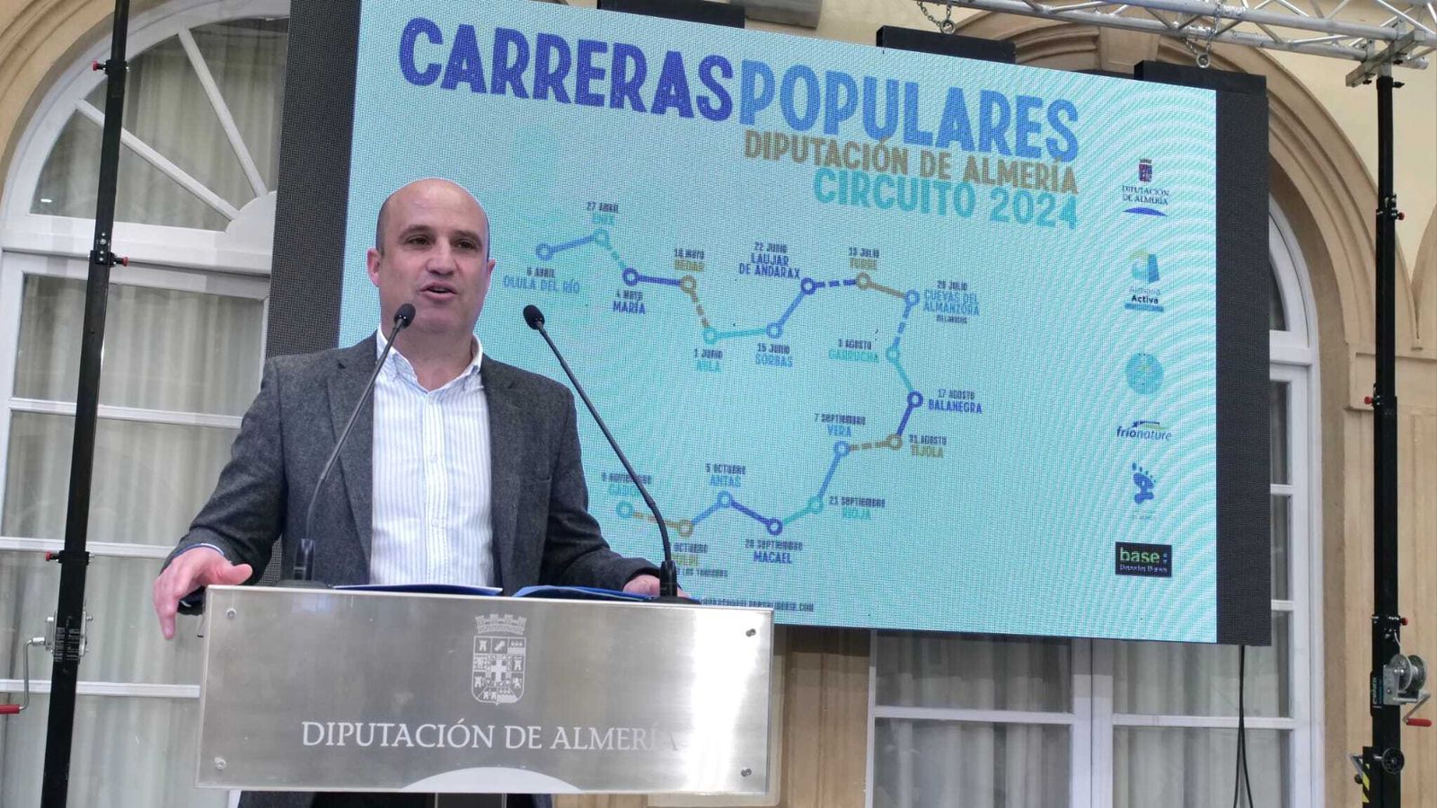 José Antonio García, vicepresidente y diputado de Deportes, Vida Saludable y Juventud, toma la palabra en este acto.
