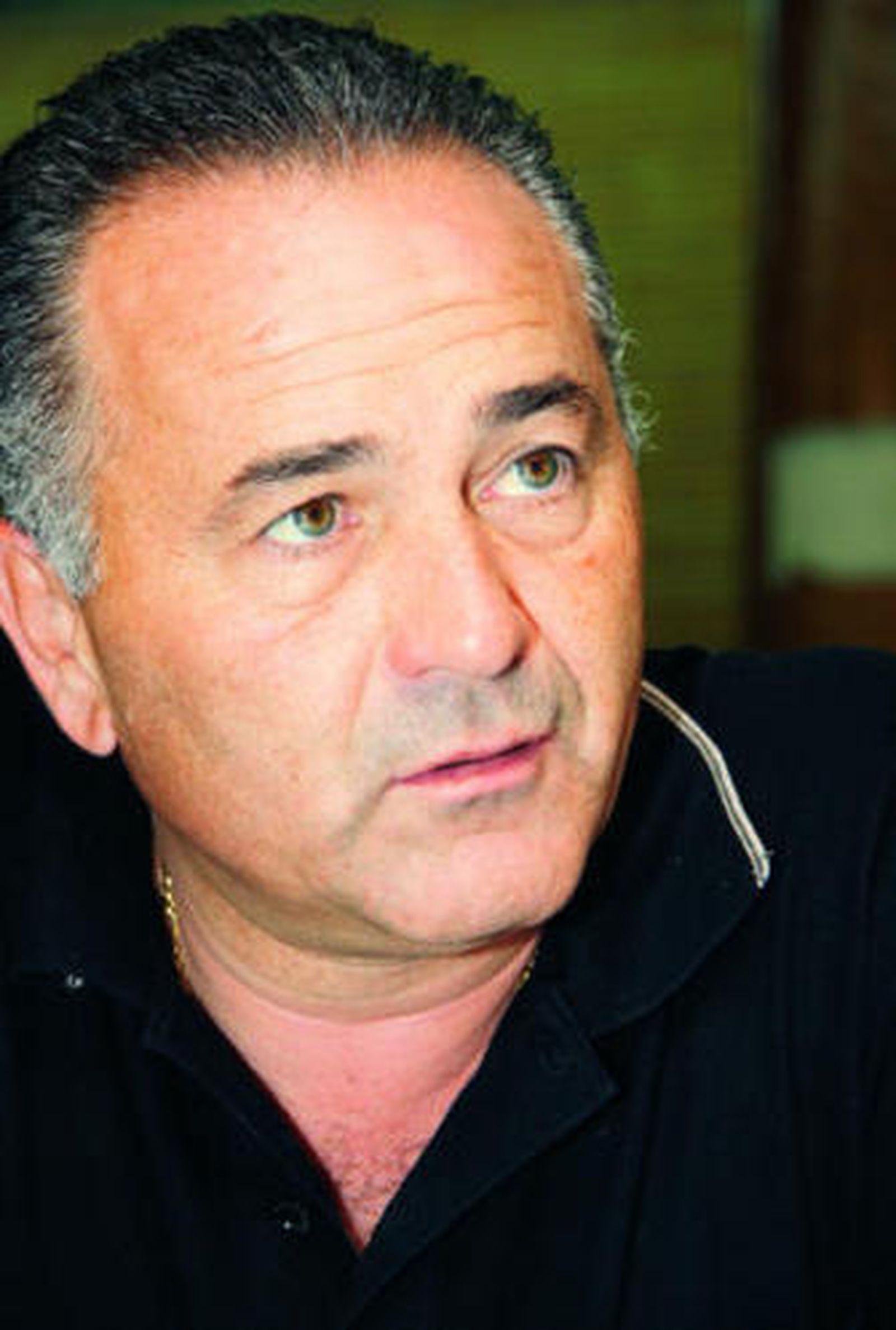 Rafael Gordillo posa en el Polígono de San Pablo, su barrio de siempre.