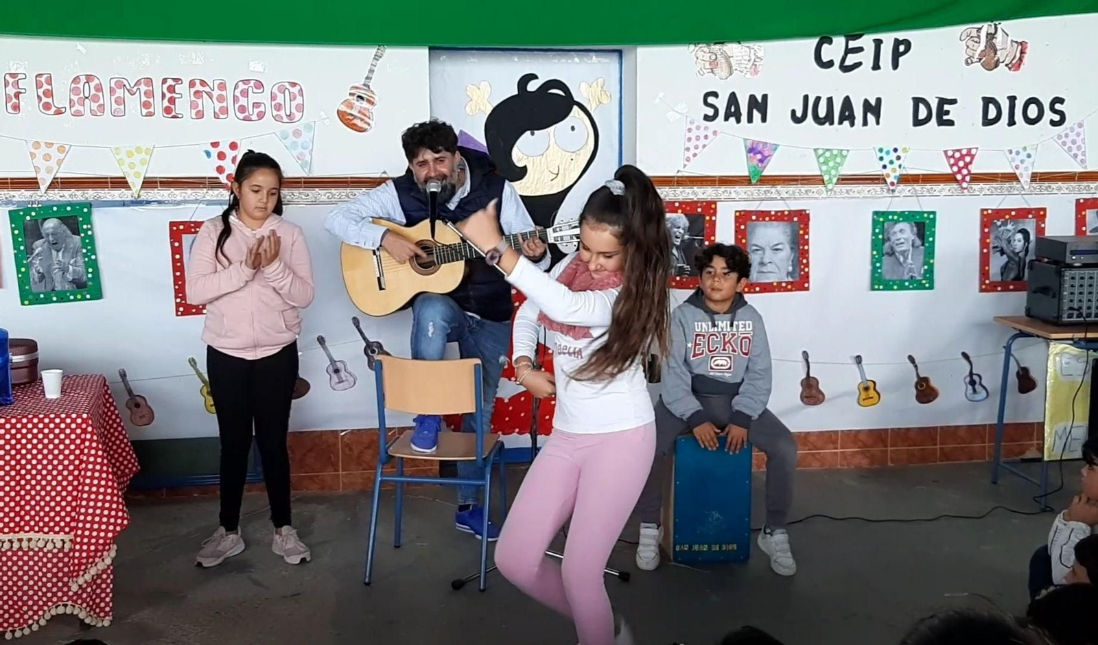 Una de las actividades relacionadas con el flamenco realizadas en el colegio. Una de las actividades relacionadas con el flamenco realizadas en el colegio.