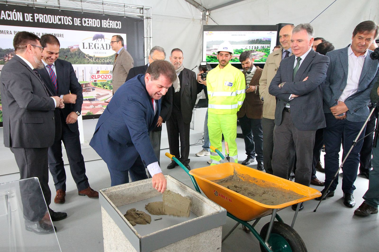 Imágenes de la colocación de la primera piedra de la planta de ElPozo en Jabugo.