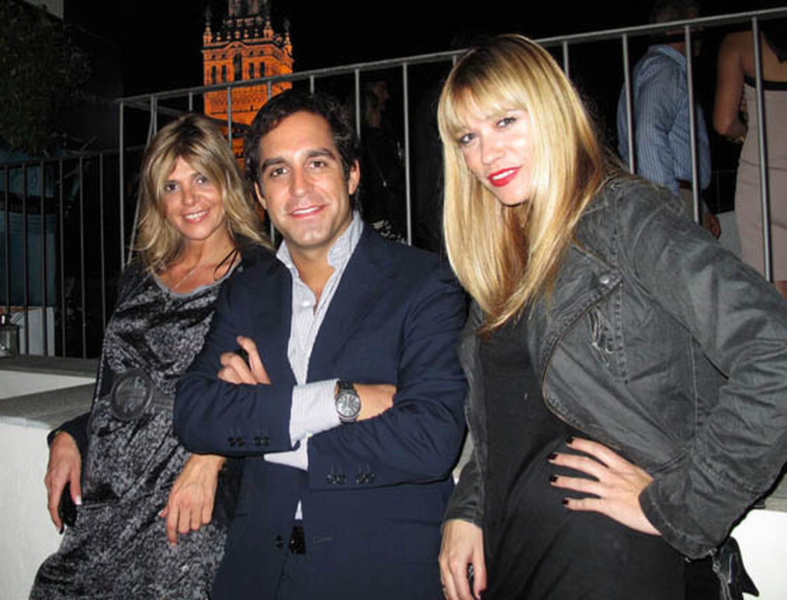 Las modelos Arancha de Benito y Carla Hidalgo, con Diego Ortega, director general de Fonteduero y socio propietario de la cadena hotelera.

Foto: Victoria Ramírez