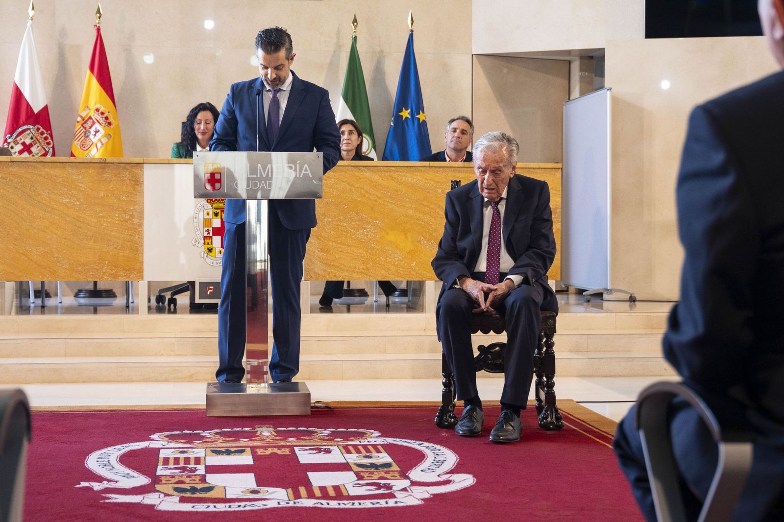 La galería del Escudo de Oro de la Ciudad de Almería a Juan Rigaud