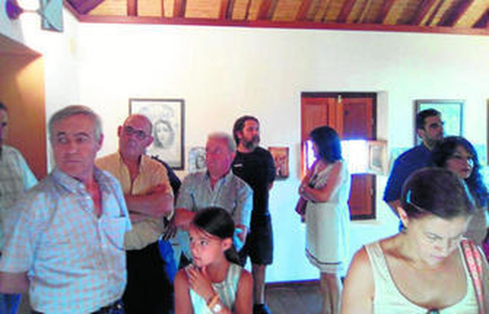 Un momento de la inauguración de la exposición 'Ya huele a romería'.