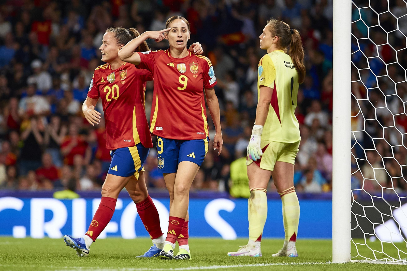 Las fotos del Italia - España de la Eurocopa femenina