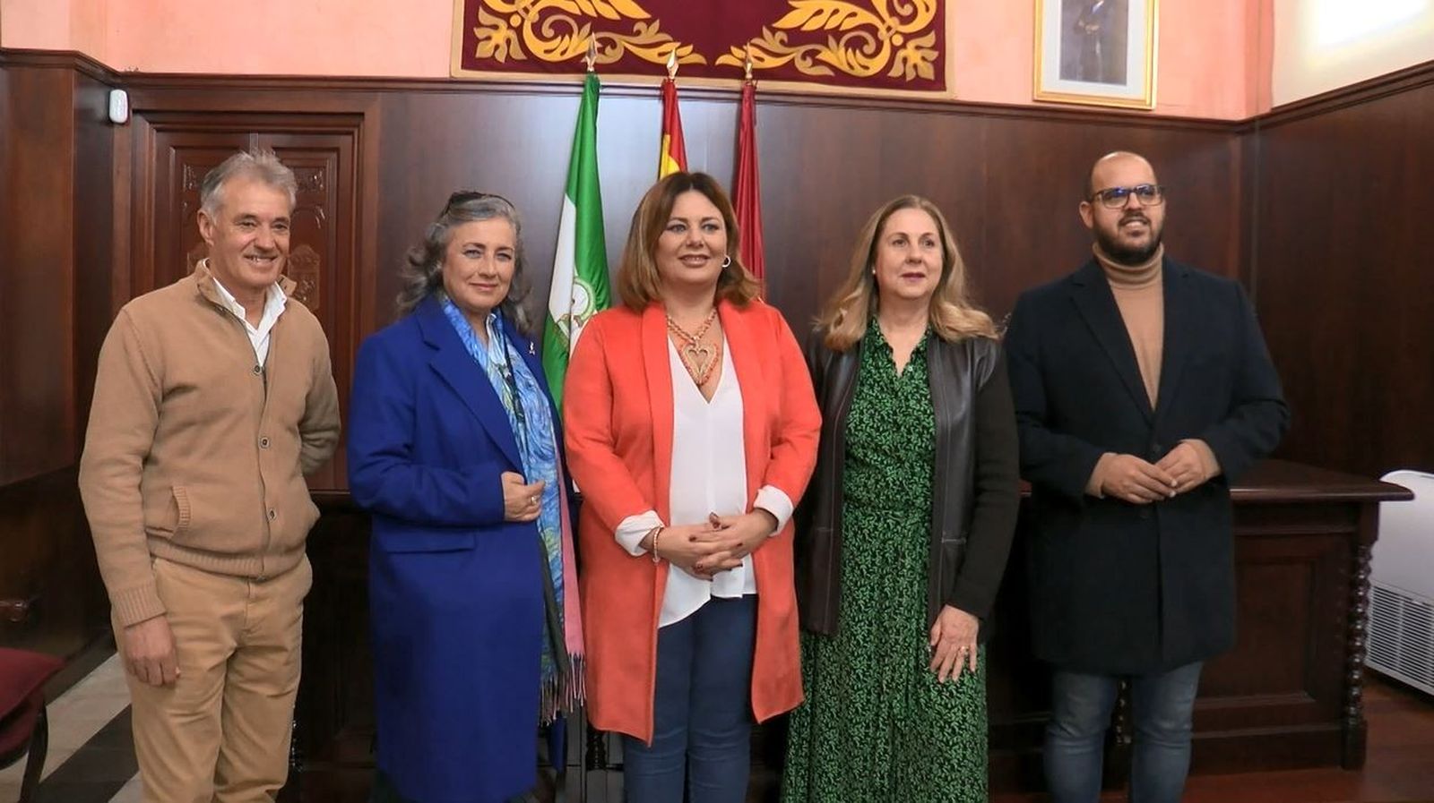 Amaya junto a las maestras ganadoras y los ediles de Deportes y Educación