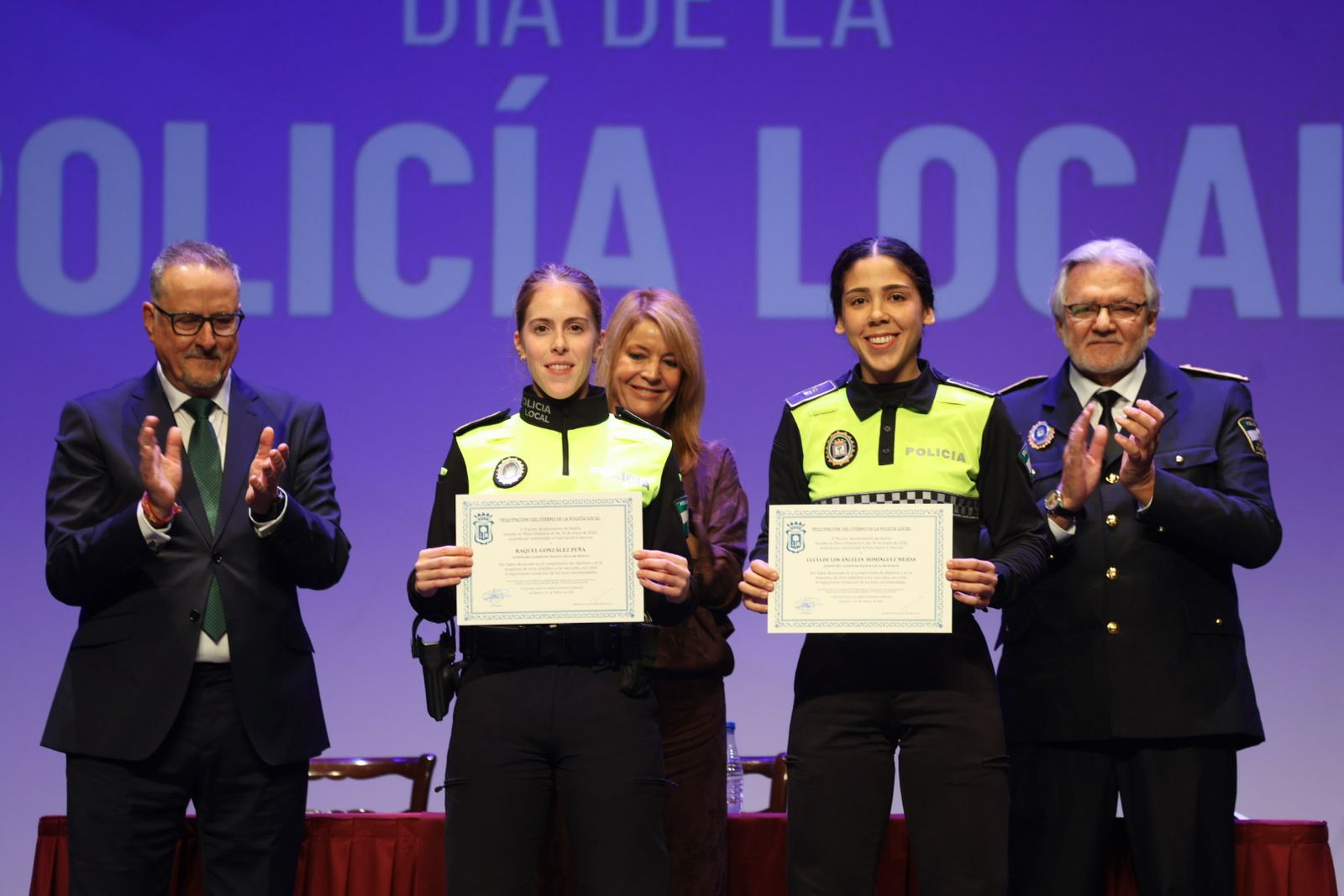 Fotografías de la entrega de honores y distinciones del Día de la Policía Local