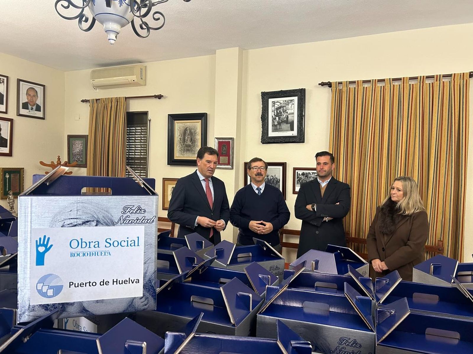 Cajas solidarias para la cena de 50 familias esta Navidad.