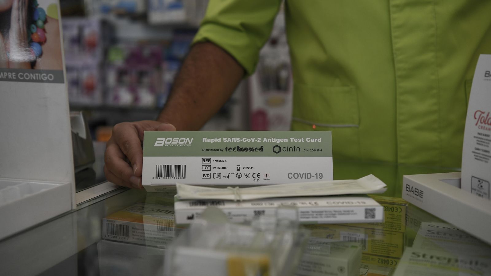 2-Fotos de farmacias y test rapidos Foto J-9903