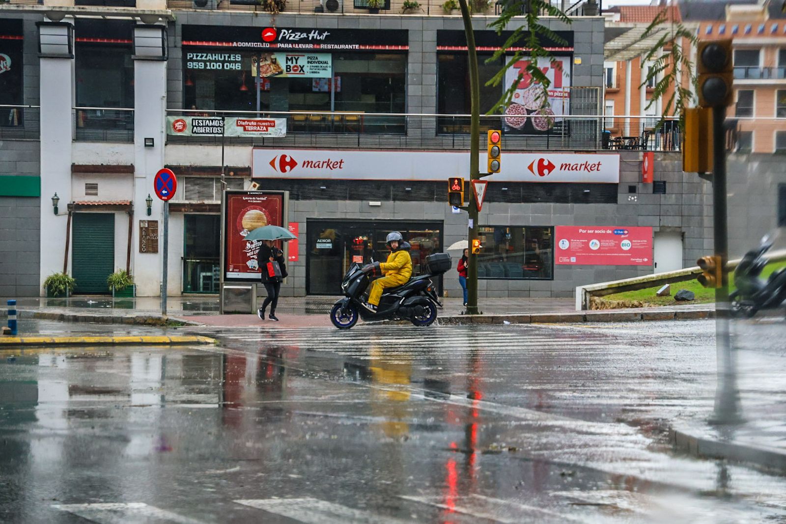 Fotografías de ambiente de frío y lluvia en la ciudad