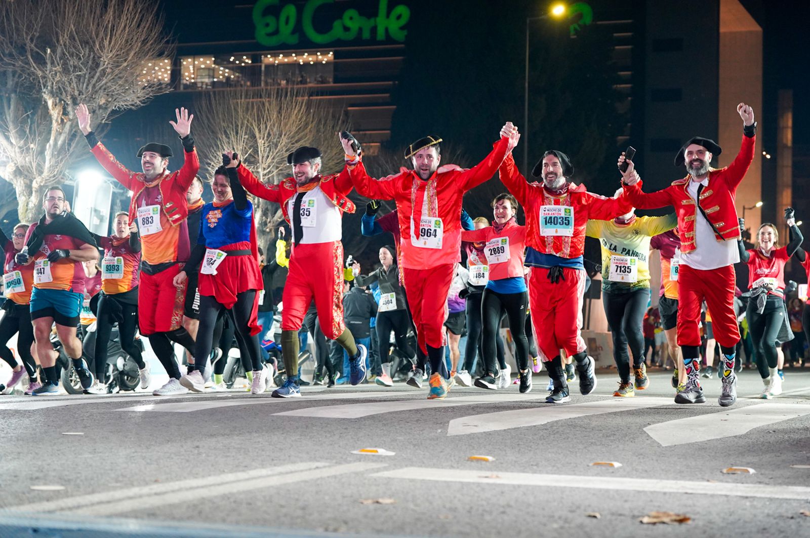 En imágenes: búscate en tu llegada a meta de la Carrera de San Antón 2026 (2)