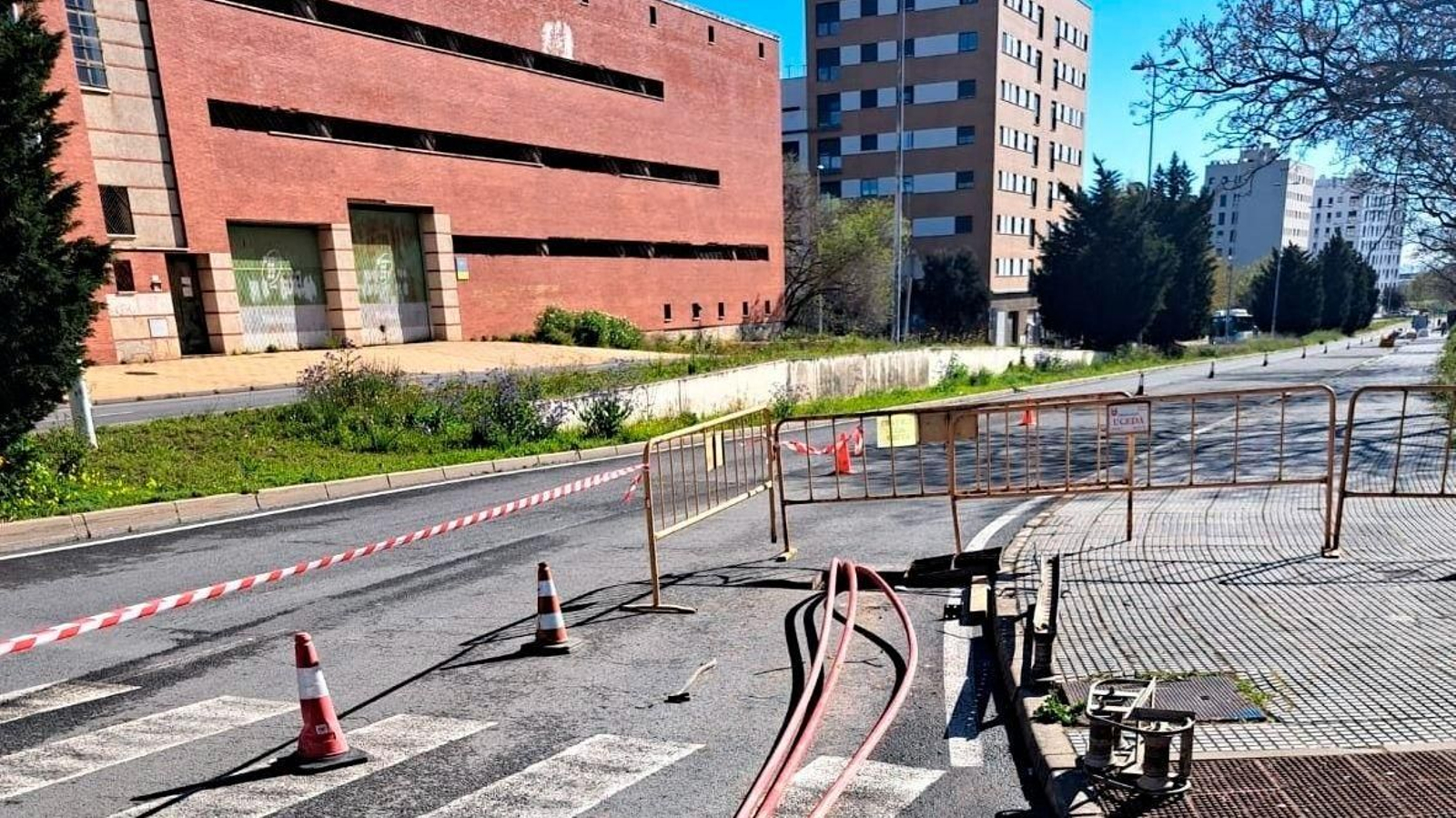 Nueva línea subterránea de media tensión de Endesa en el barrio de La Orden de Huelva capital.
