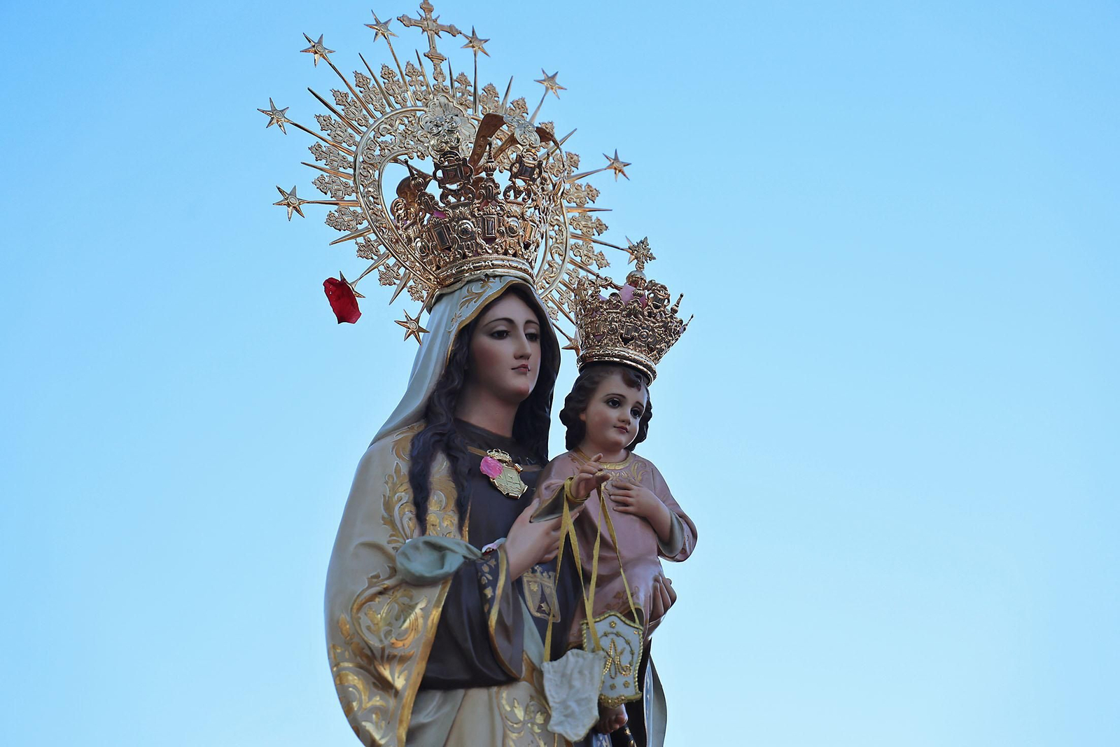 Imágenes de la Virgen del Carmen procesionando en Punta Umbría