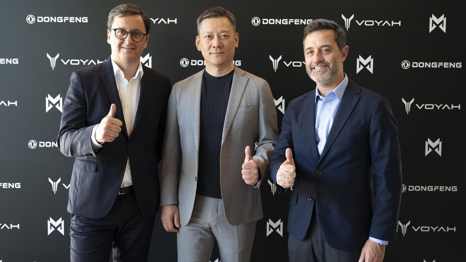 Sergio Ribeiro, Ma Lei e Ignacio Román son las caras de la alianza entre Dongfeng y Salvador Caetano Auto en su desembarco español. Sergio Ribeiro, Ma Lei e Ignacio Román son las caras de la alianza entre Dongfeng y Salvador Caetano Auto en su desembarco español.