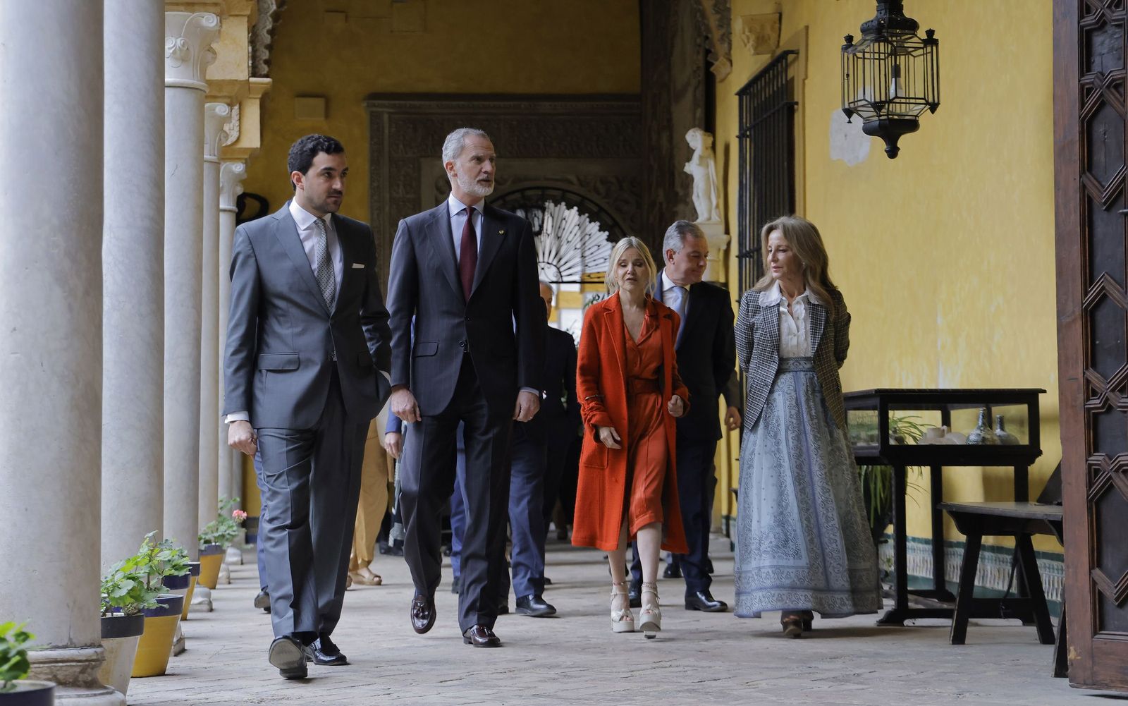 Felipe VI visita la exposición en homenaje a la duquesa de Alba