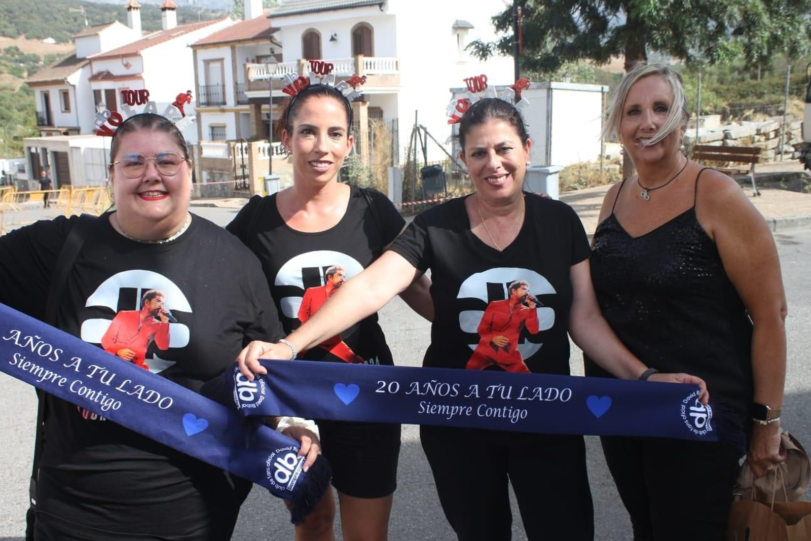 Búscate en el concierto solidario al que acudieron 10.000 personas en Ubrique