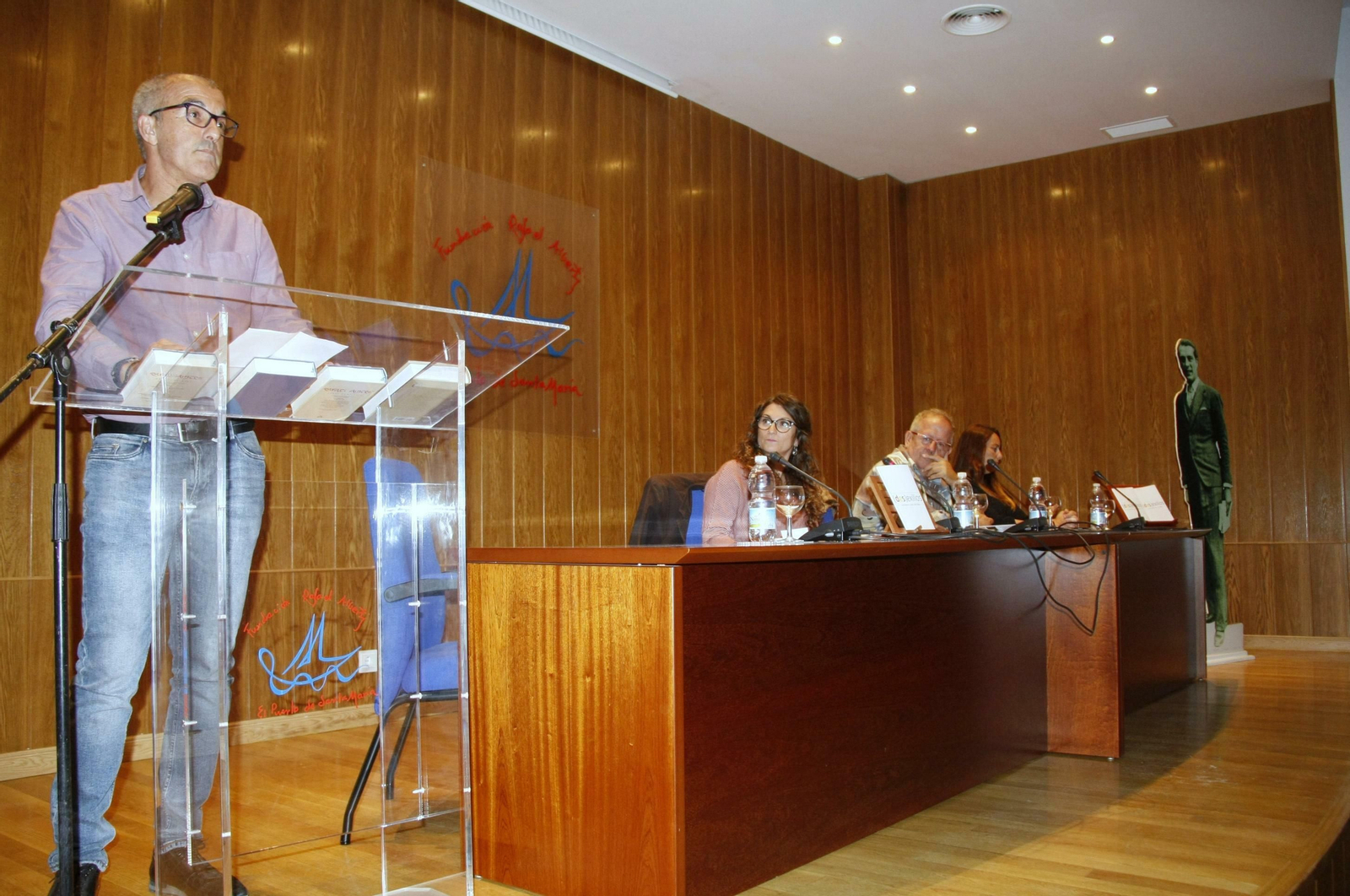 un momento del acto de homenaje a Rafael Alberti.