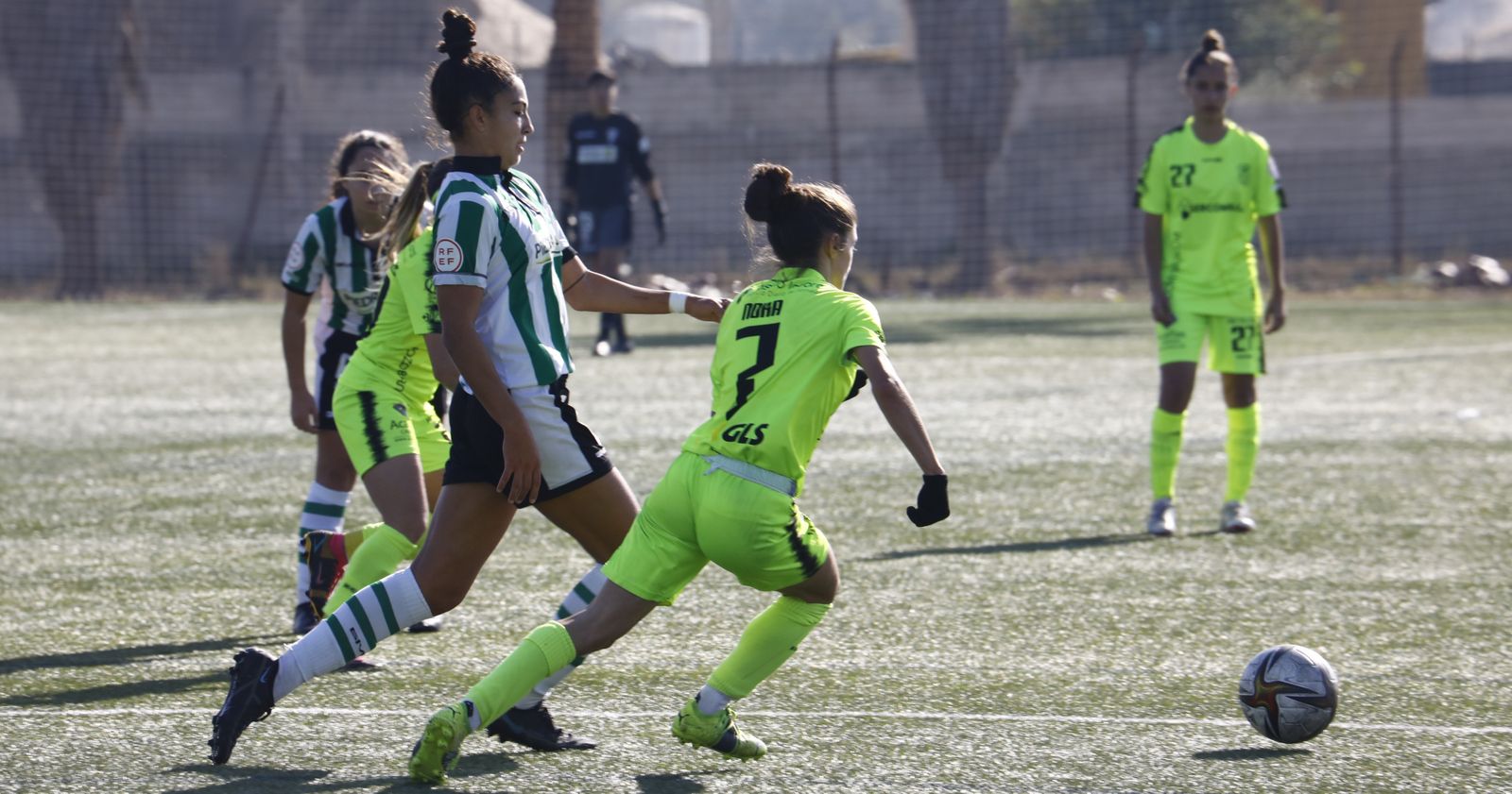 Wifi es presionada por Nora de Torres en el derbi disputado en la Ciudad Deportiva.