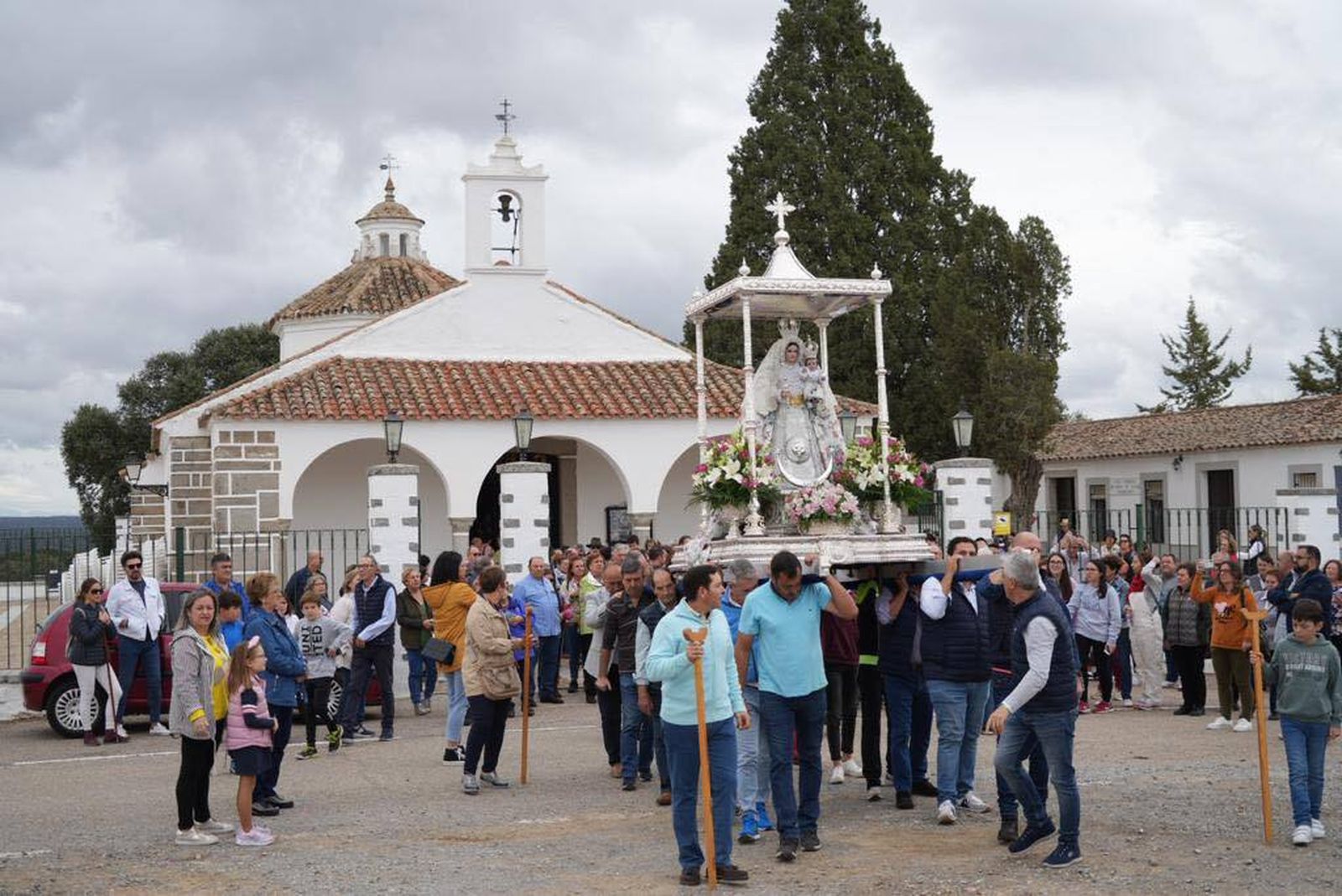 La Virgen de Luna sale en procesión en rogativa de lluvia, en fotografías