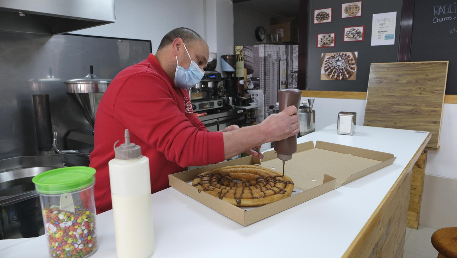 Fotogalería churro-pizza. Churrería Plaza Mayor. Huércal Overa.