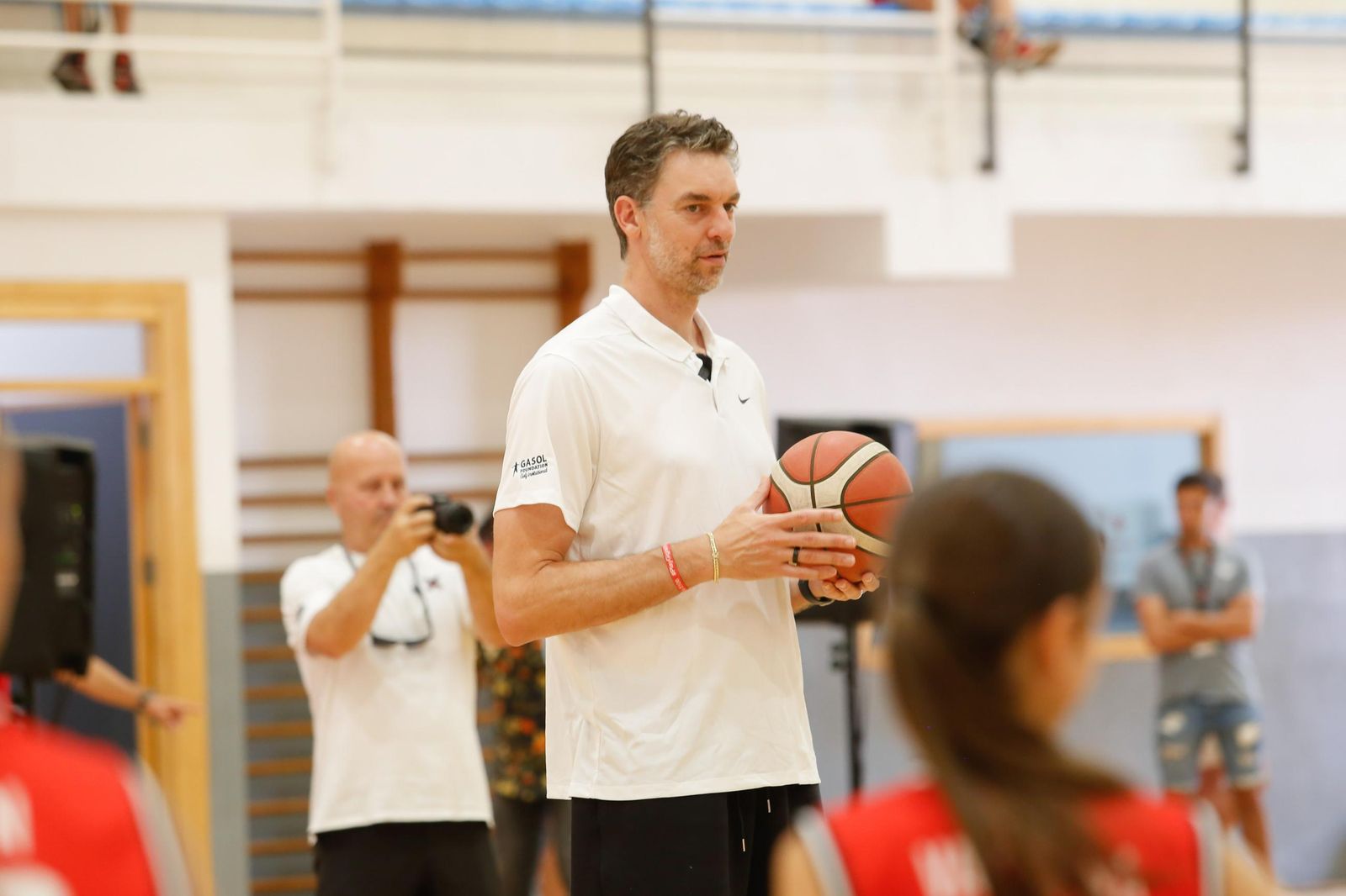 Fotos del encuentro de Pau Gasol con niños en el pabellón de San Roque