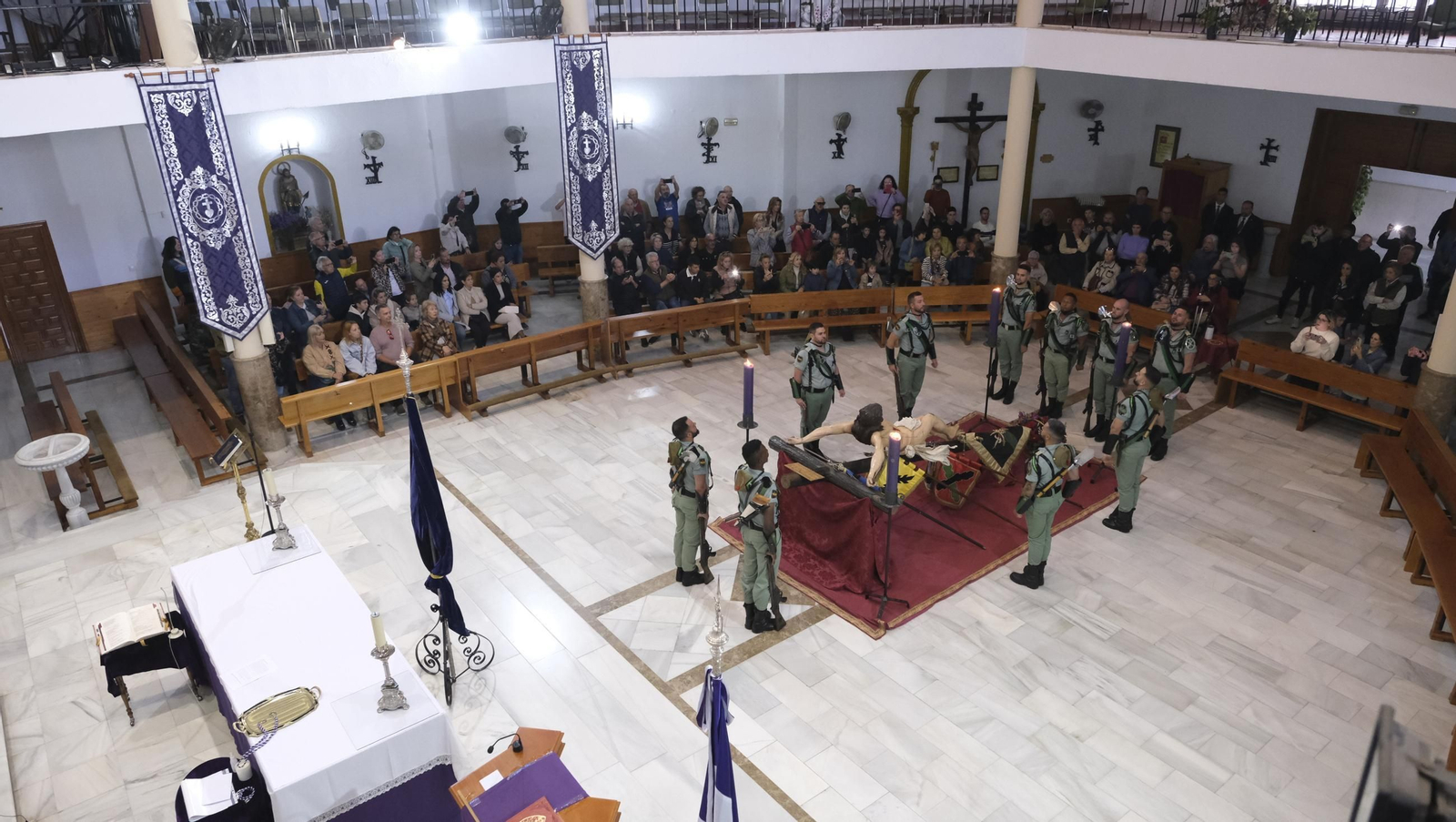 La Legión custodia el Cristo de la Buena Muerte en la Semana Santa de El Parador 2025