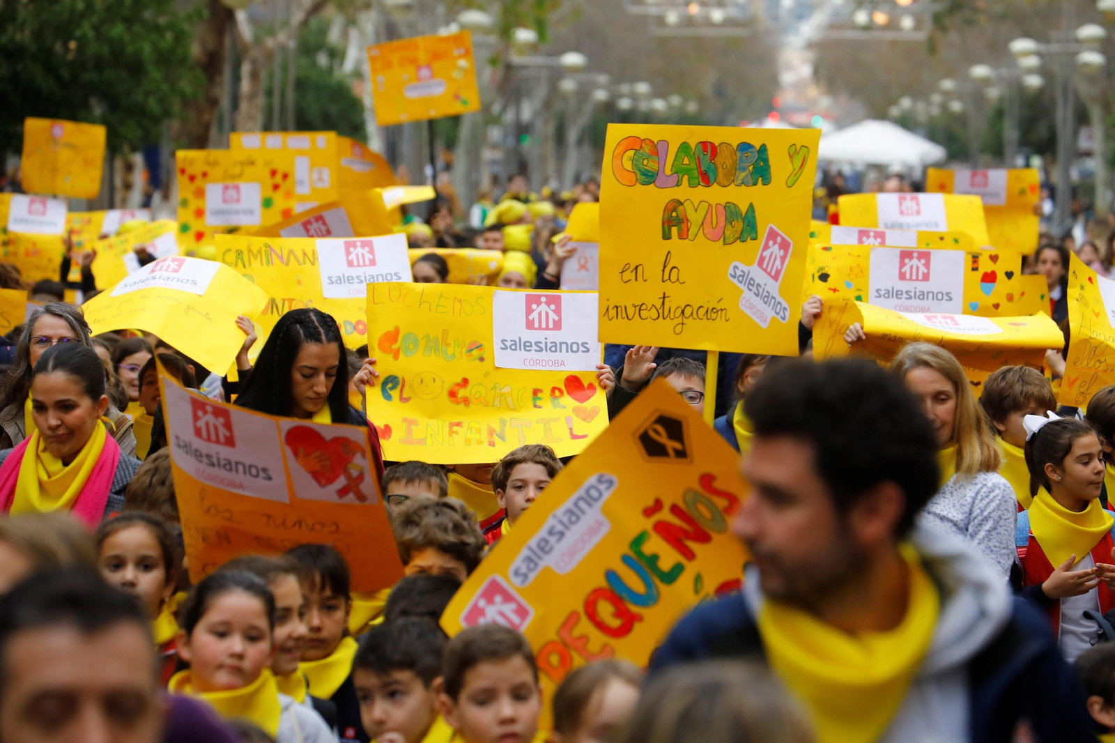 La marcha del Día Mundial Contra el Cáncer Infantil en Córdoba, en imágenes