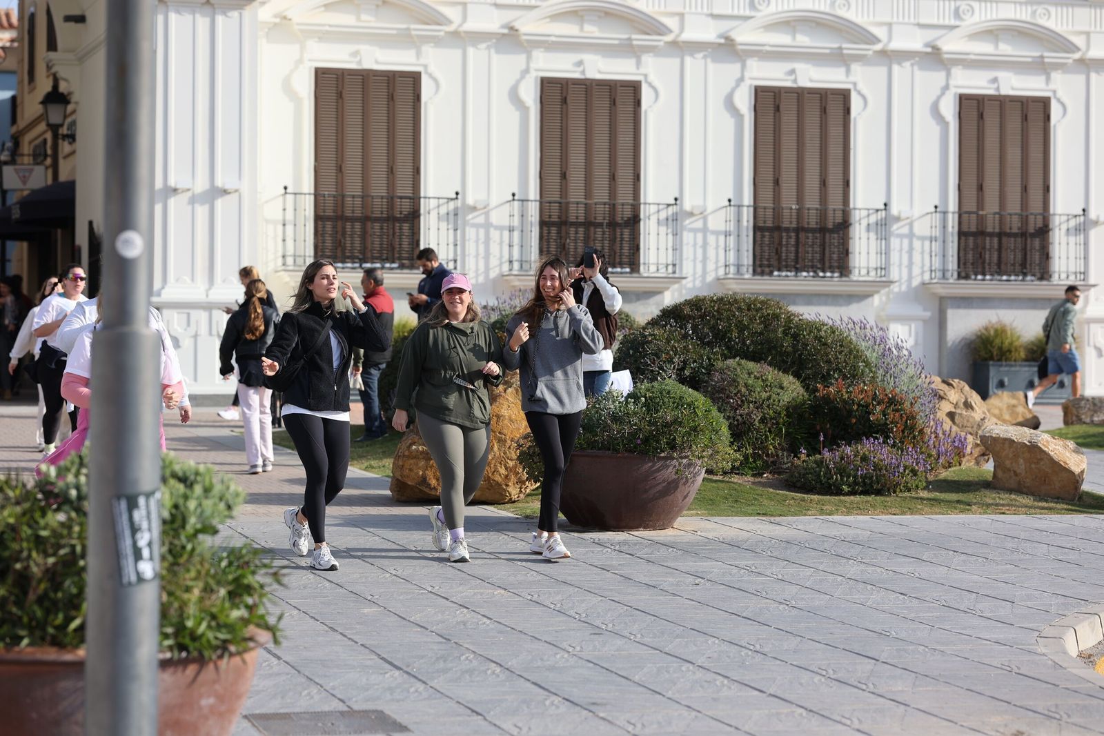La Carrera Solidaria por el Día de la Mujer McArthurGlen, en fotos