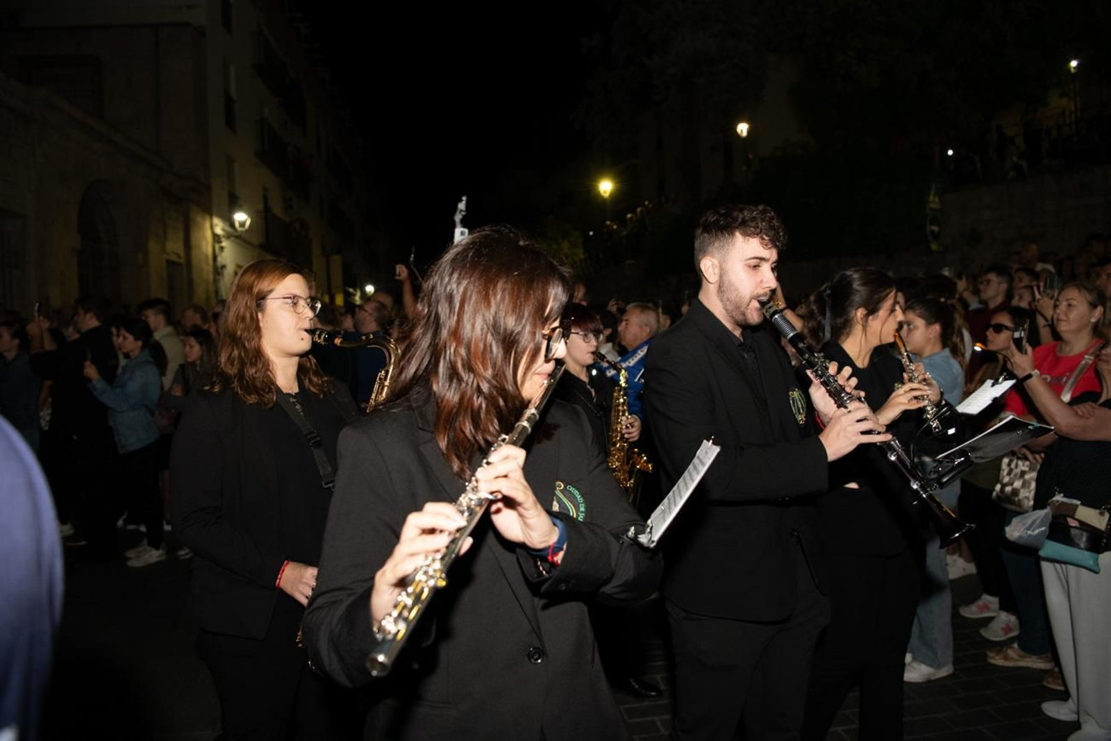 Una marea de devoción inunda Jaén al paso de la Magna, en imágenes