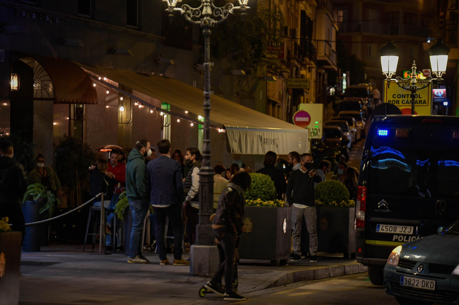 Fotos de los bares de Granada cerrando a las 22:00 horas