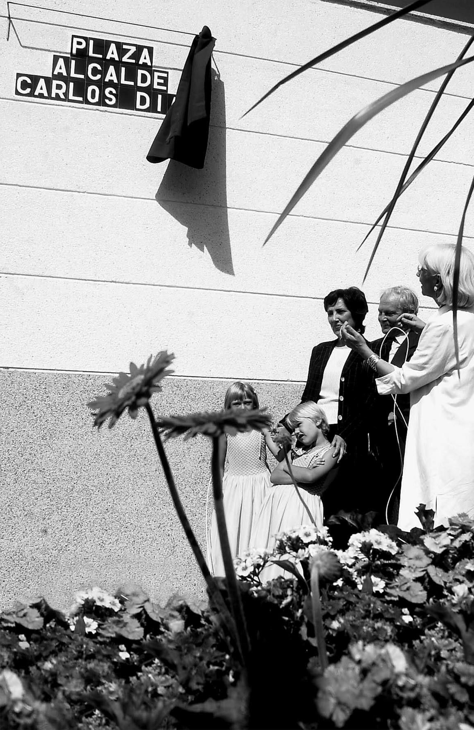 Carlos Díaz en la inauguración de la plaza que lleva su nombre bajo el mandato de Teófila Martínez