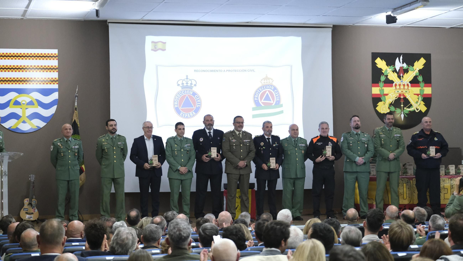 La Legión Española rinde tributo a los 'desérticos' en su gala, en imágenes