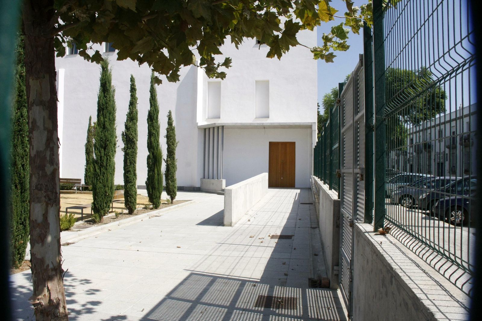 La Casa de la Cultura sigue de momento cerrada al público, estando prevista su puesta en marcha este otoño.