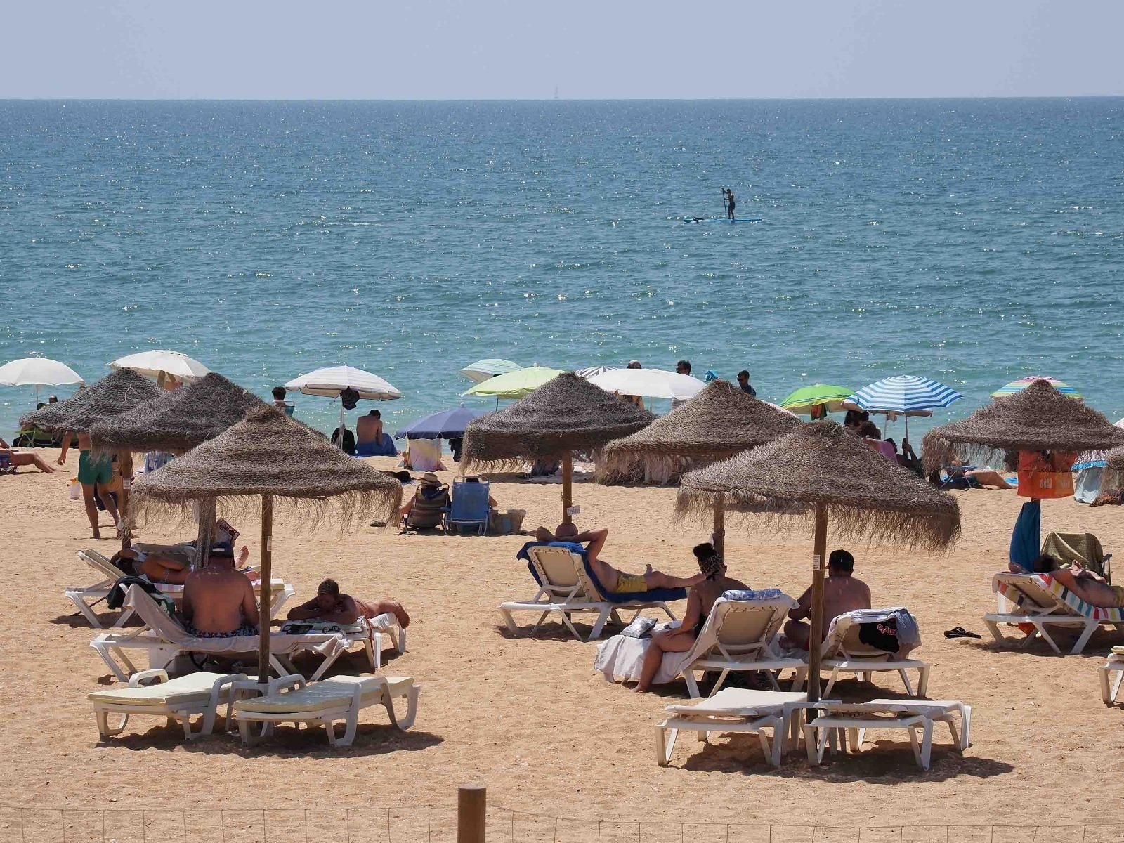 Ambiente de la playa de Islantilla una tarde de verano