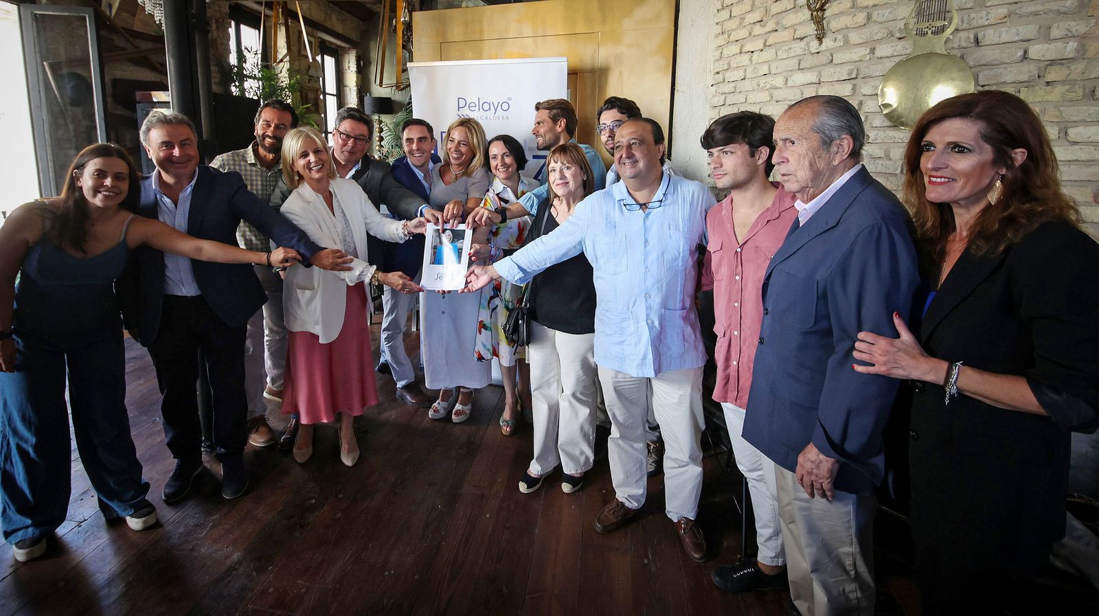 María José García-Pelayo, con integrantes de su candidatura.