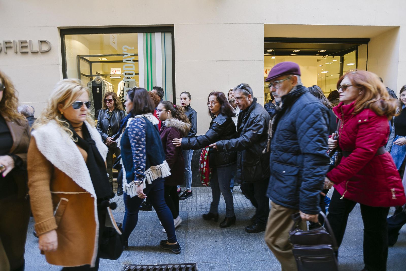 Las rebajas llegan a las tiendas del centro de la capital.