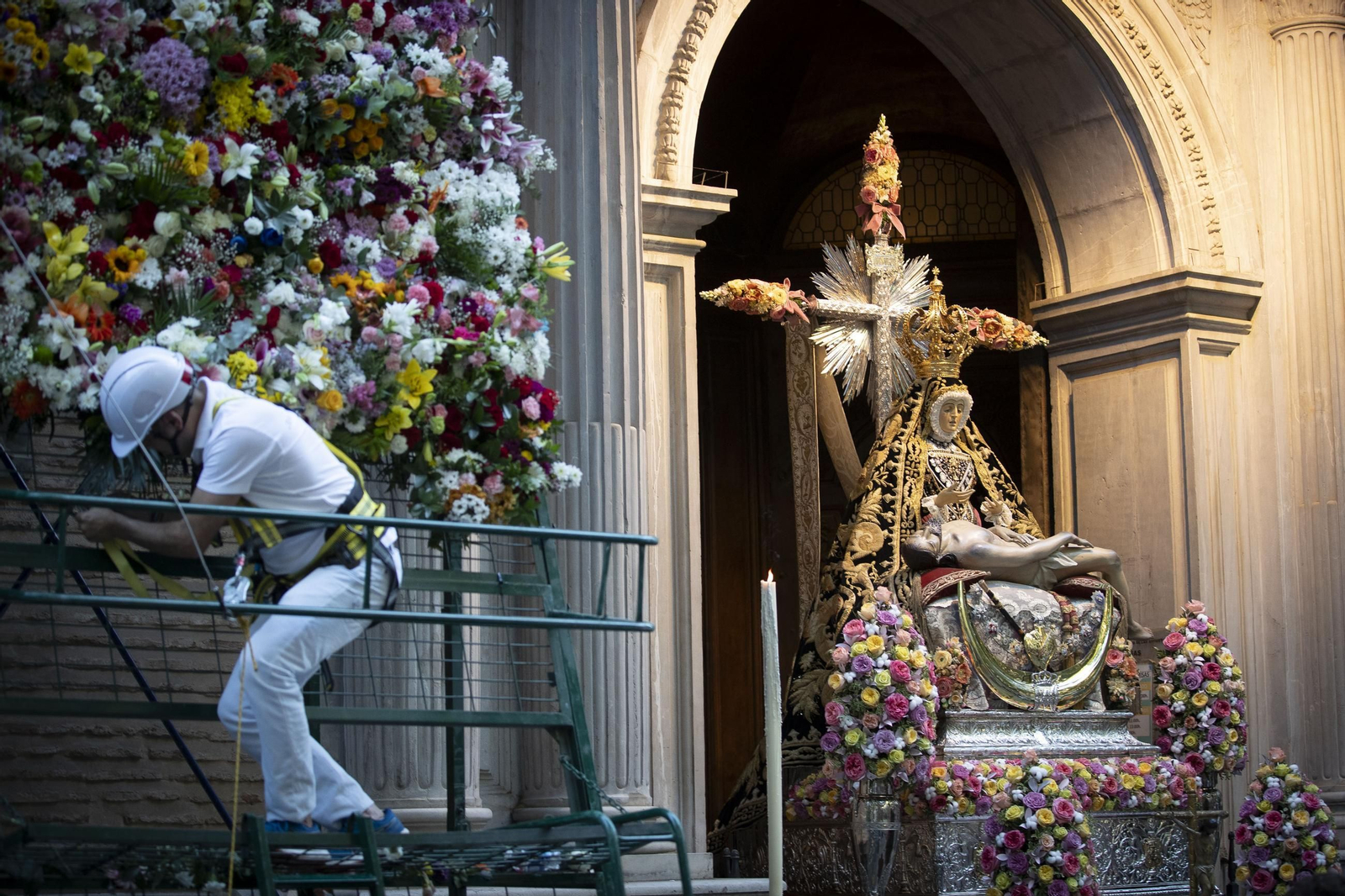 Ofrenda Floral y Solidaria a la Virgen de las Angustias de Granada, Septiembre 2025.jpg