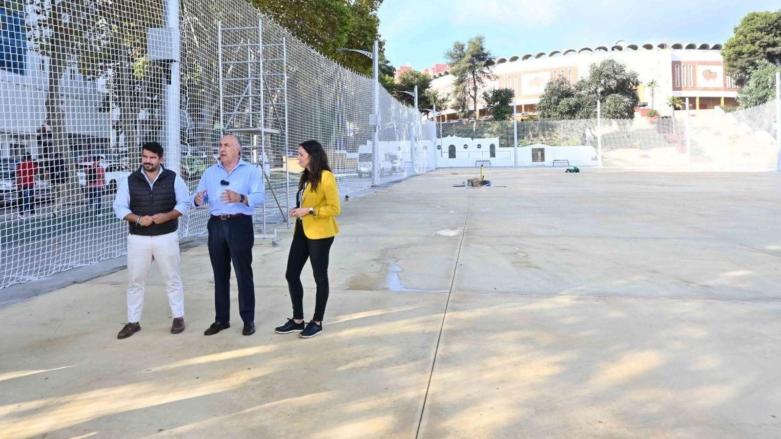 Visita municipal a las pistas deportivas en construcción en el Parque Feria.