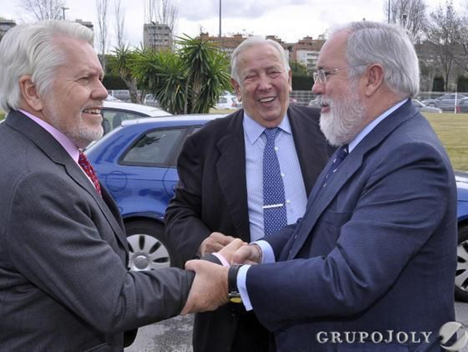 El abogado Francisco Ballester, el catedrático Manuel Olivencia y Miguel Arias Cañete. / Manuel Gómez