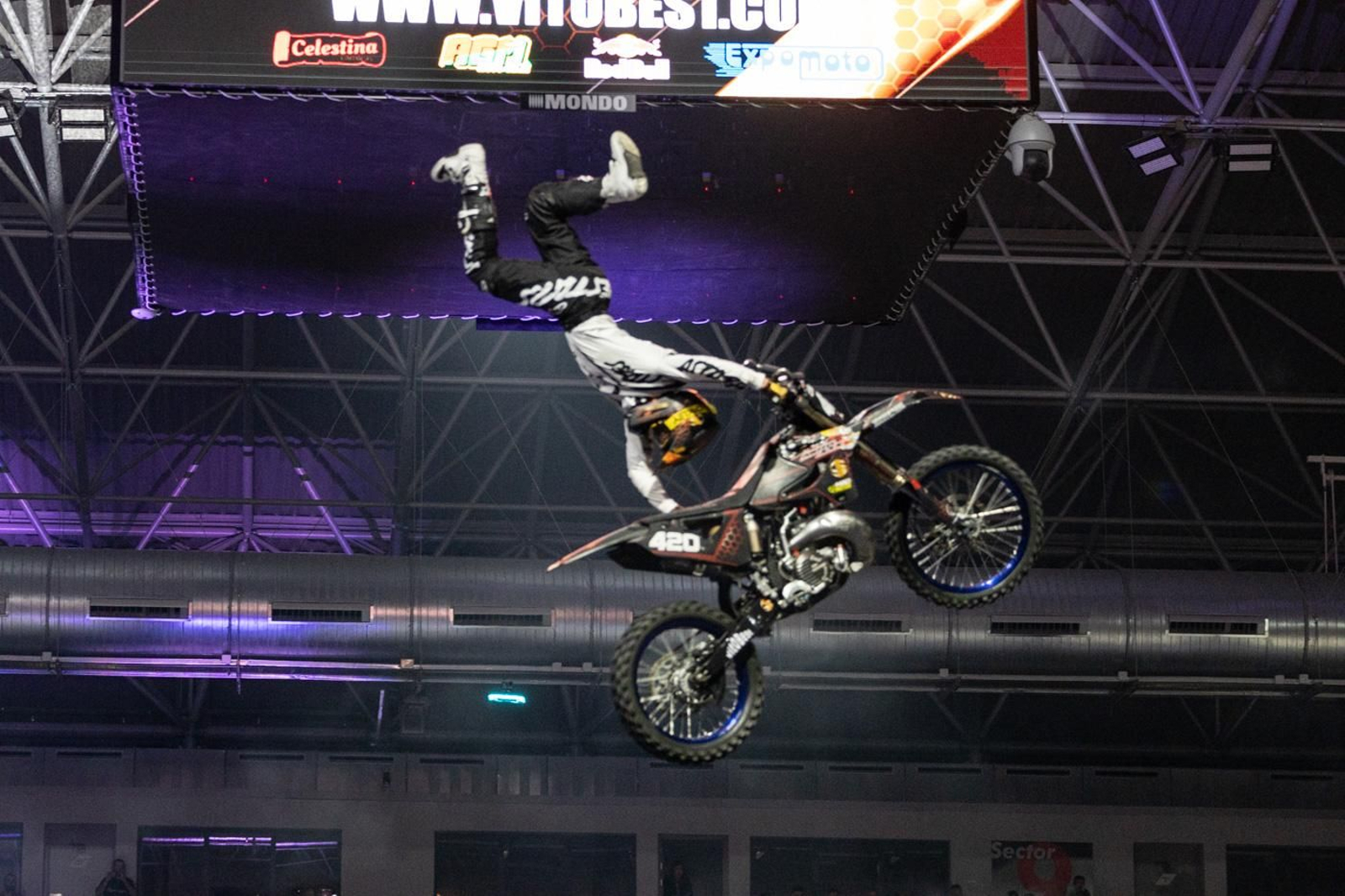 En imágenes: el Soloflow Freestyle enamora en Jaén con acrobacias y espectáculo en estado puro