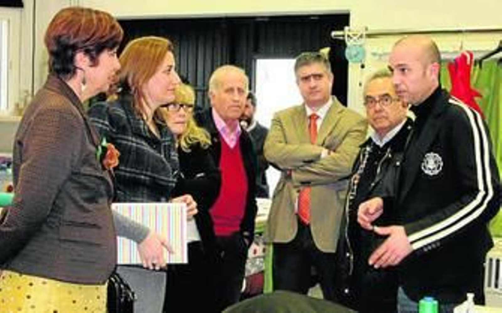 Un momento de la visita al taller del diseñador Antonio Lobato.