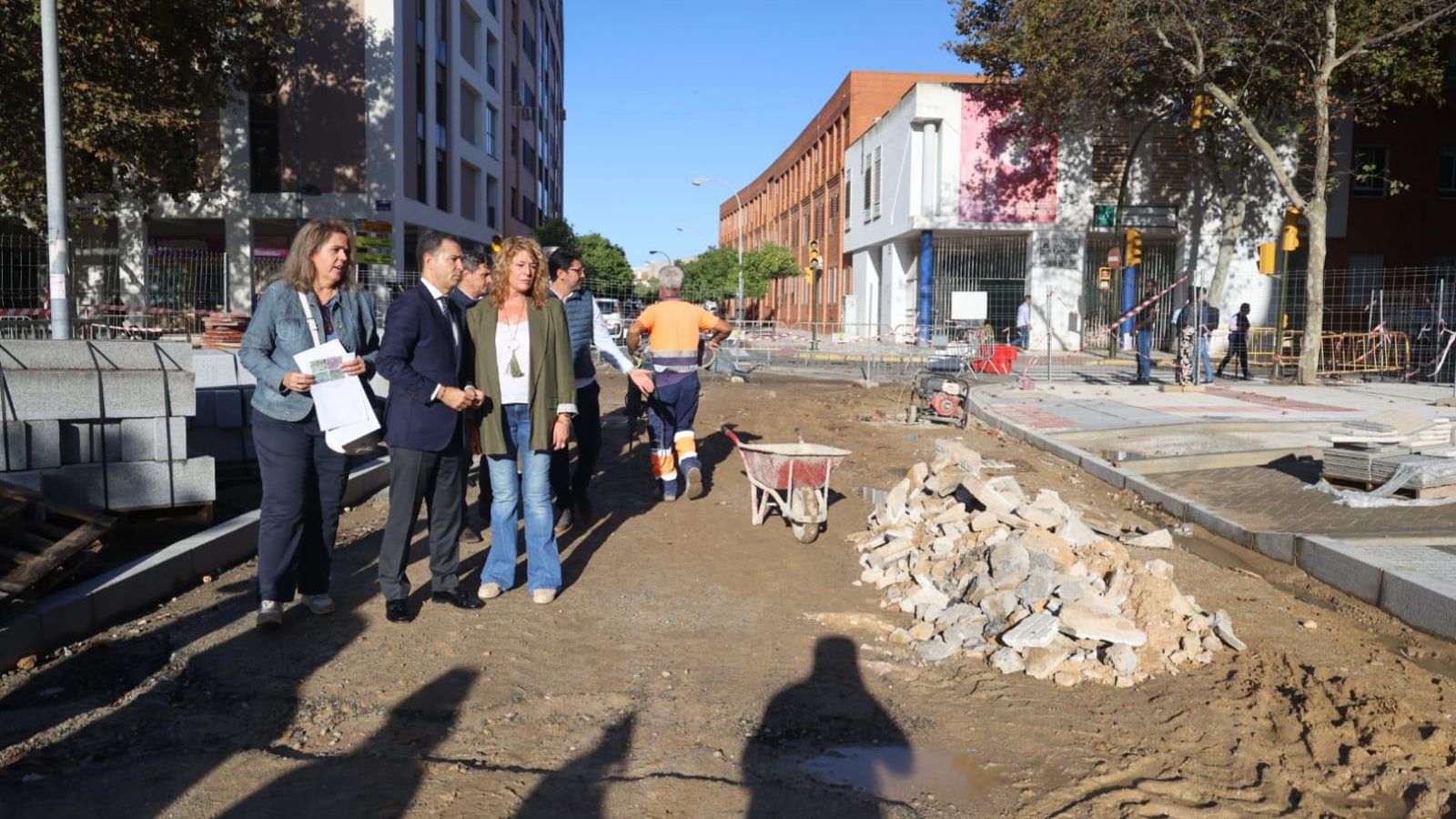 Visita institucional a las obras de la calle Granada durante la mañana de este jueves. Visita institucional a las obras de la calle Granada durante la mañana de este jueves.