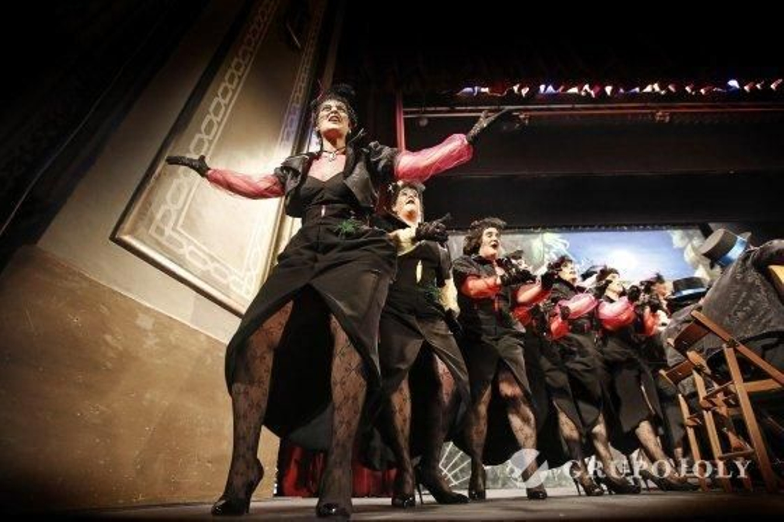 El coro La viuda negra.   Foto: Lourdes de Vicente · Julio Gonzalez · Fito Carreto