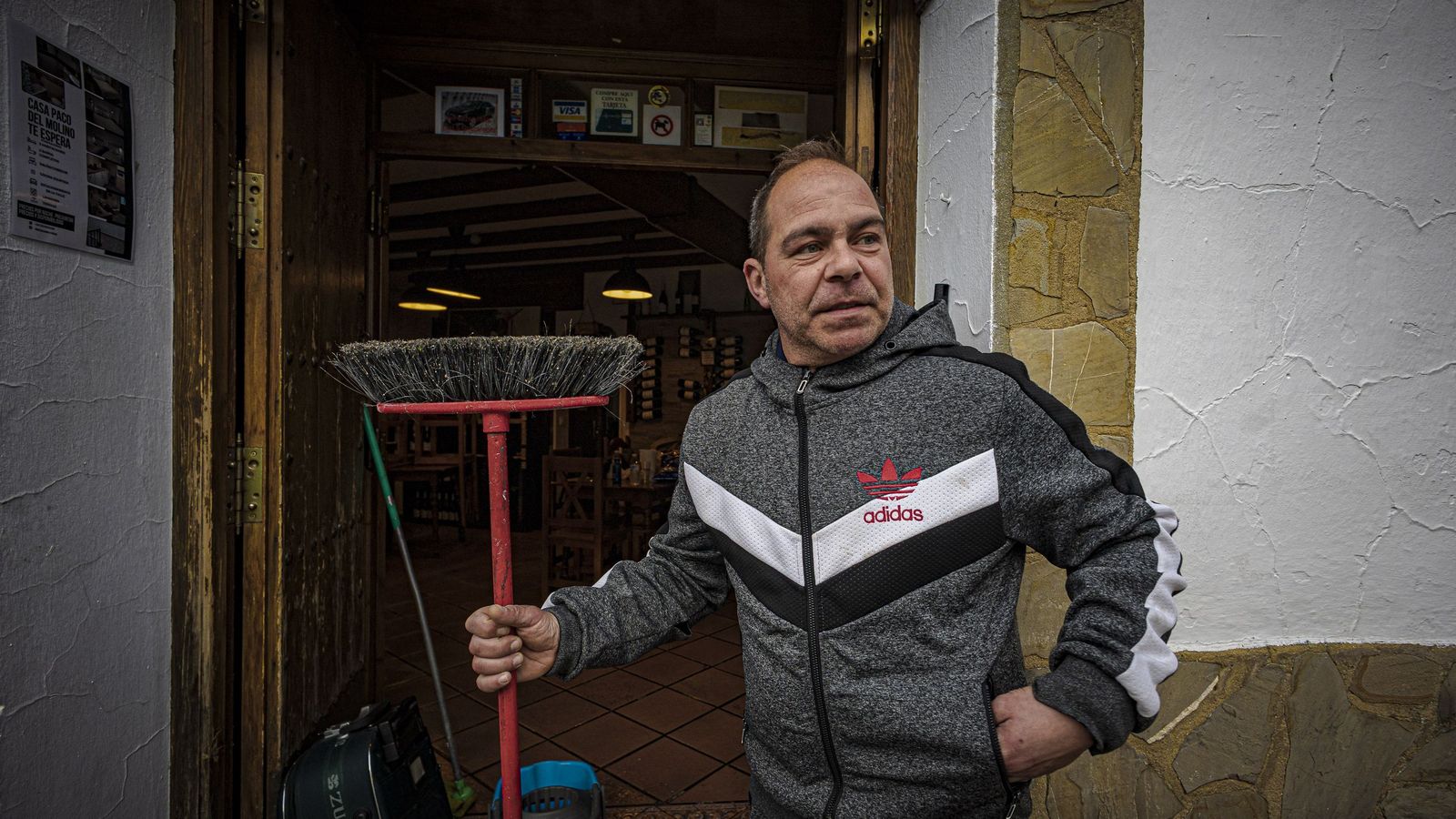 Las imágenes del retorno de los vecinos de Grazalema a sus casas después de once días desalojados