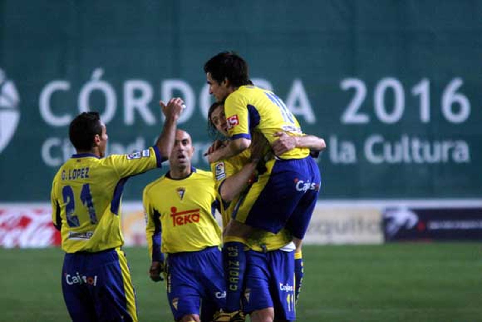 Un Cádiz de menos a más saca un punto de Córdoba