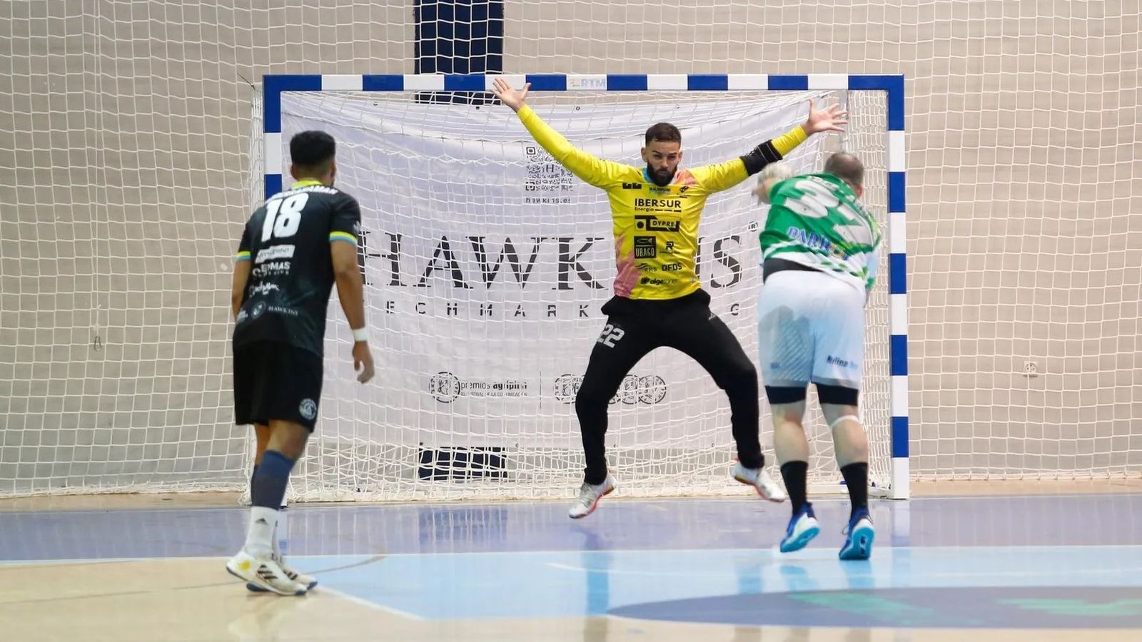 Lautaro, portero del BM Ciudad de Algeciras, ante el Bolaños en la primera vuelta.