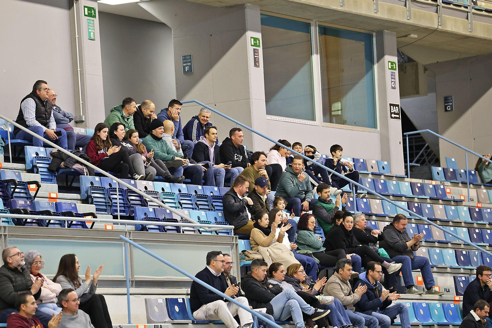 Imágenes del partido de baloncesto entre el Ciudad de Huelva y La Salud Archena